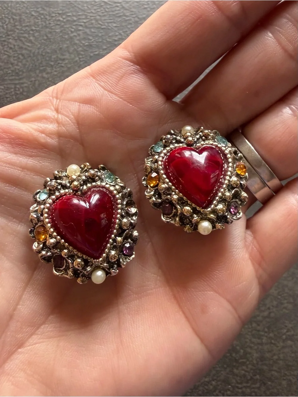 Vintage Red Heart Rhinestone Cluster Clip-on Earrings Mid Century - Picture 3 of 7